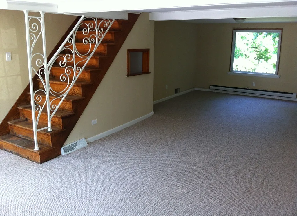 1076 West Market - Singl... — Photo 2
