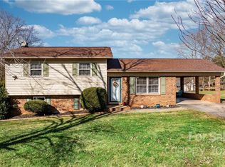 1986 Villa Dr, Newton, NC 28658