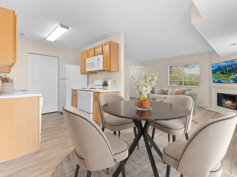 Hunters Lake Apartments — Photo 16