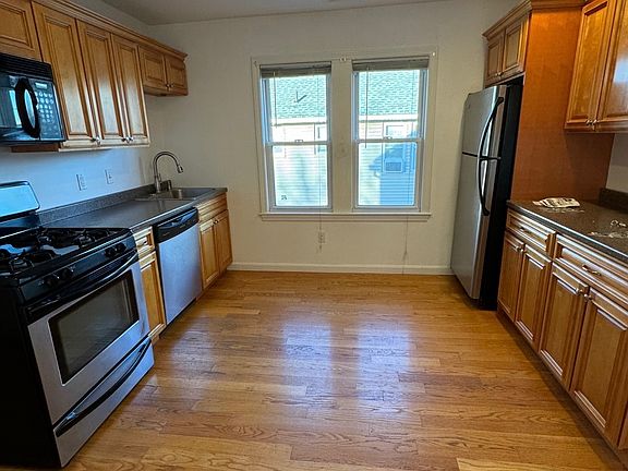 2nd image of 9 Roycroft Rd #2