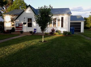 206 Airport Rd, Fairfield, IL 62837