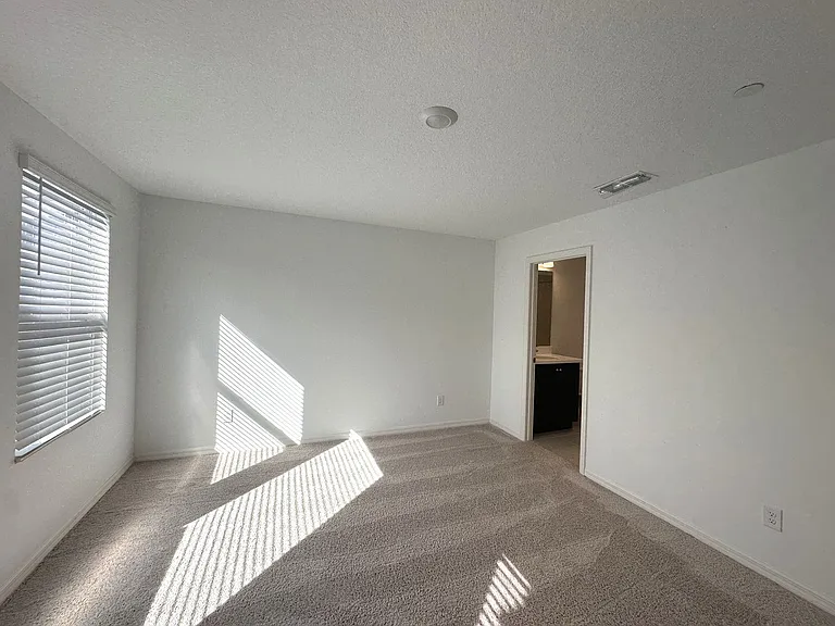 12850 Gabor Ave — Photo 17