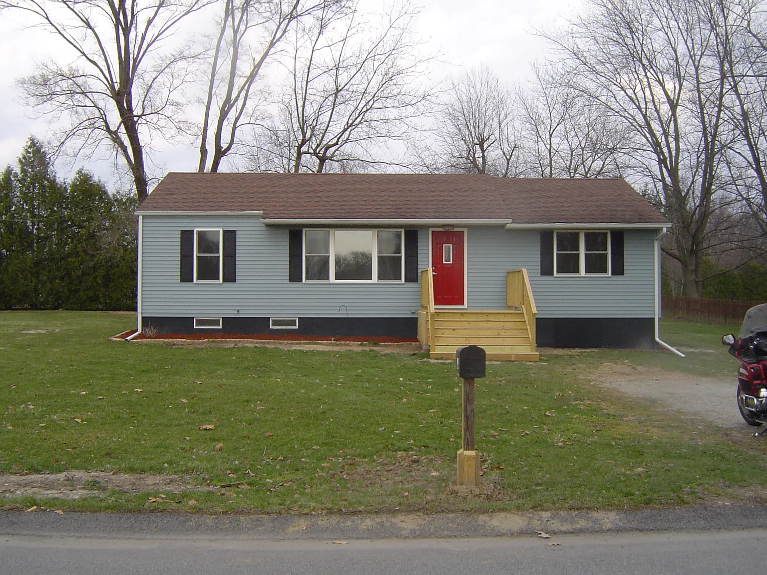284 N Viant St photo 1