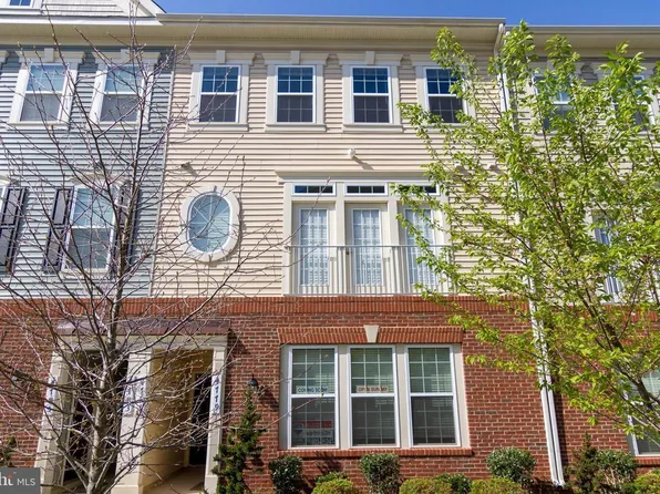 4884 Dane Ridge Cir, Woodbridge, VA 22193