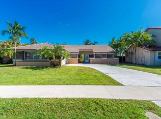 5720 W Waterford Dr, Davie, FL 33331