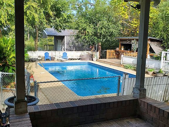 5th image of 309 Bank Lodge Dr