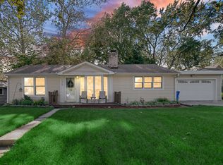 230 N Woodlawn St, Wheaton, IL 60187