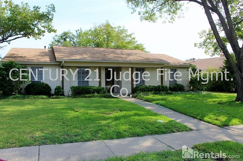 1st image of 1425 Glouchester Dr