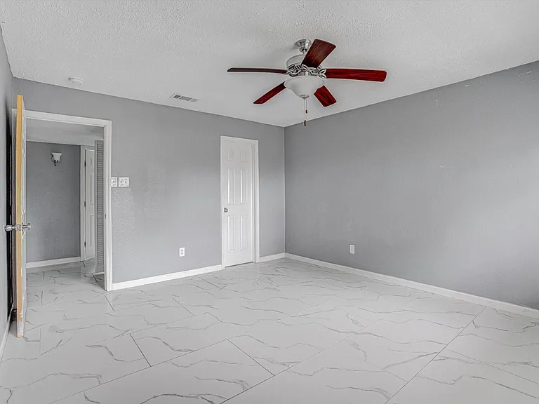 14618 Flair Dr — Photo 17