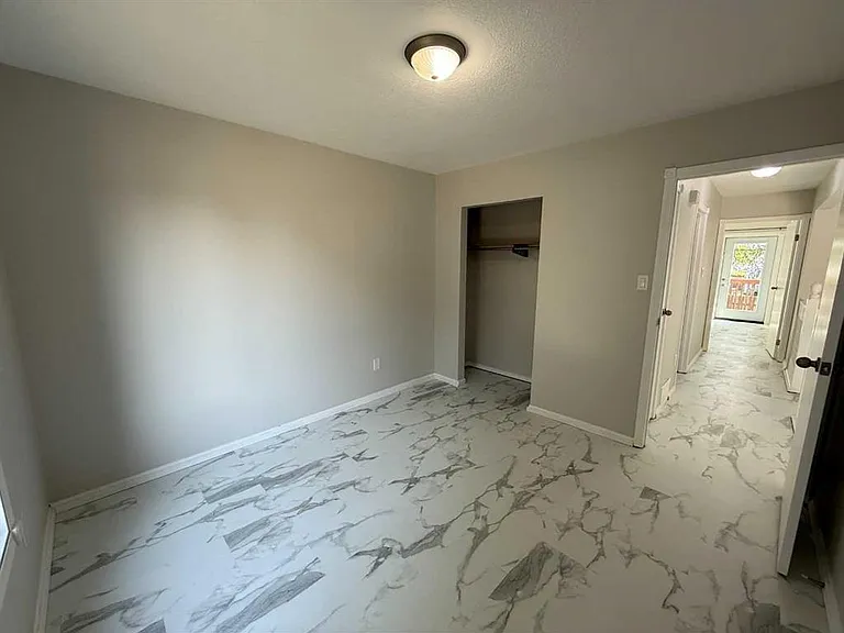 2725 57b Ave — Photo 23