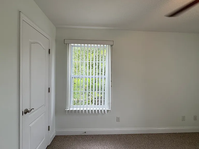 5685 Hyacinth Ln — Photo 32