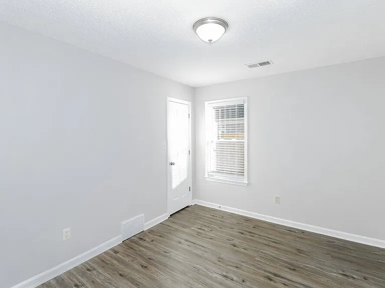 1655 Torrington Dr — Photo 16