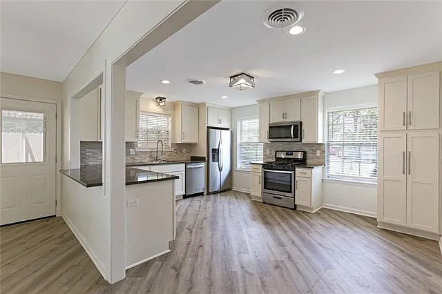 Building Photo - 147 Moss Ln