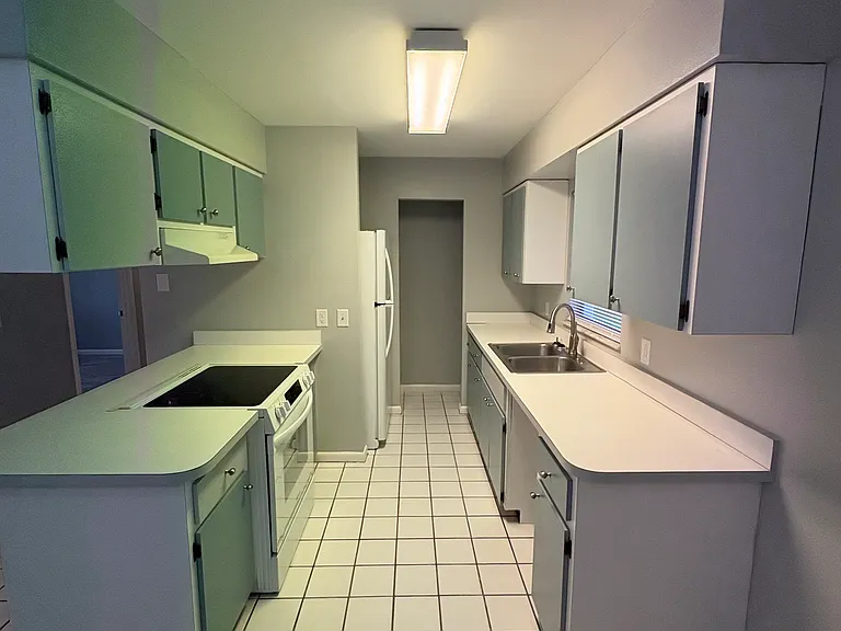 927 Russell Ave — Photo 9