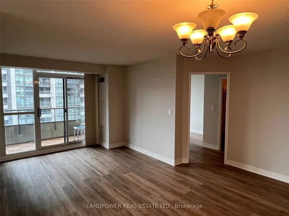 23 Hollywood Ave, Toronto, ON