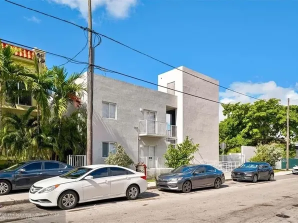 750 SW 2nd St, Miami, FL