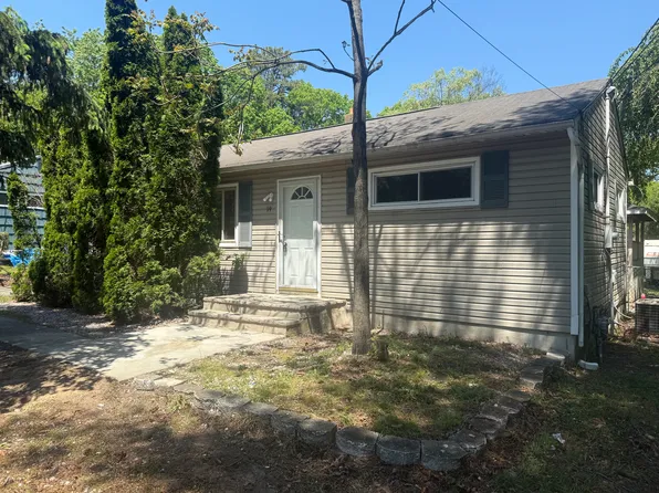 19 Ronald Rd, Lakewood, NJ 08701