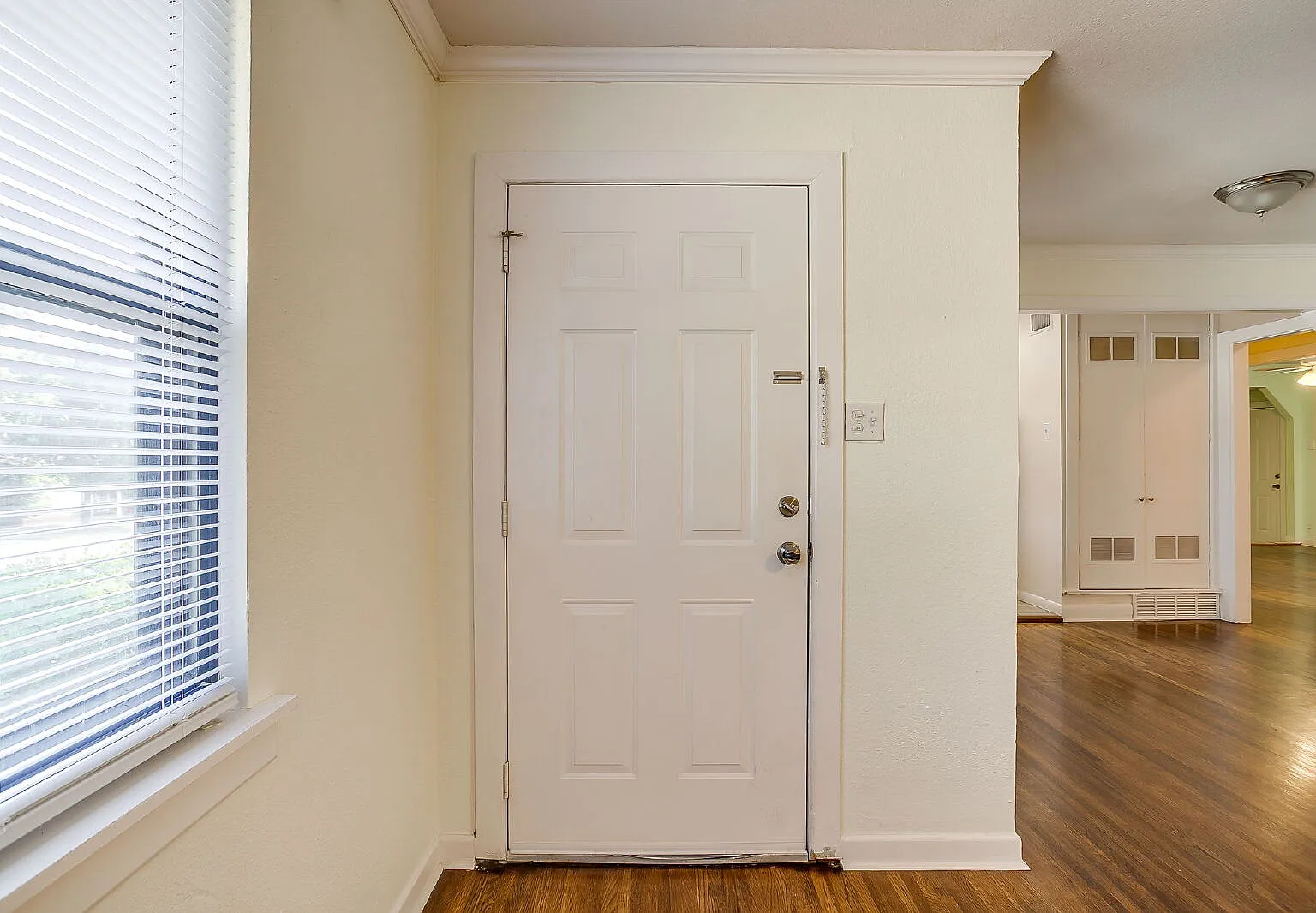 3 bed, 2.0 bath, 1400 sqft, $1,950 — Photo 4