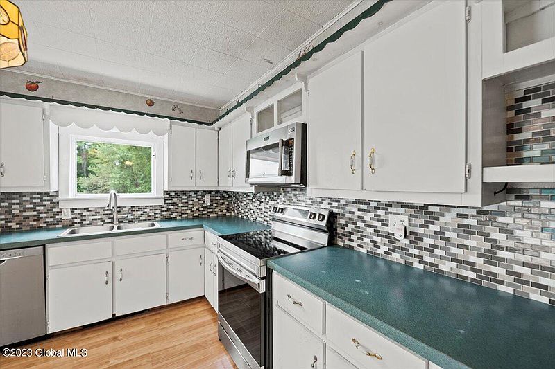 5th image of 38 Club House Drive