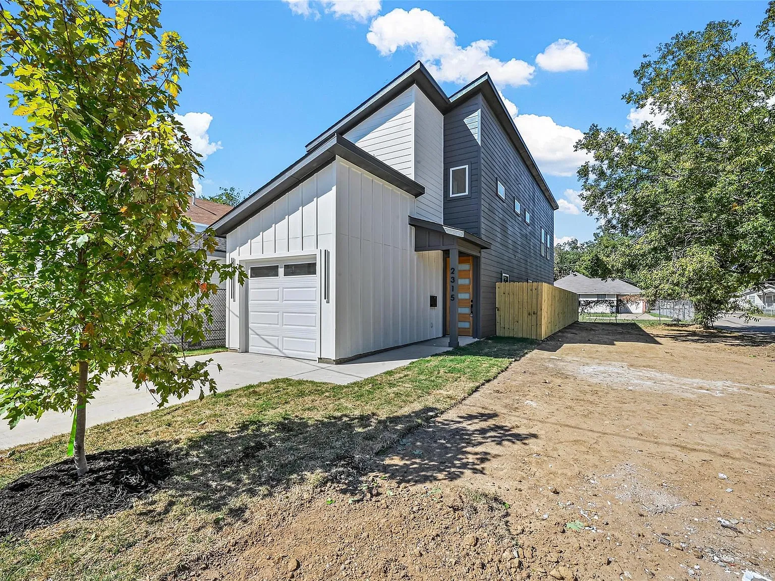 3 bed, 2.5 bath, 1500 sqft, $2,200 — Photo 2