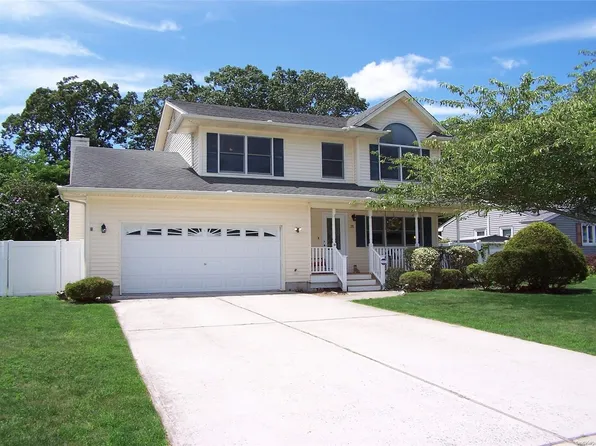 28 Laurel Street, Holbrook, NY 11741