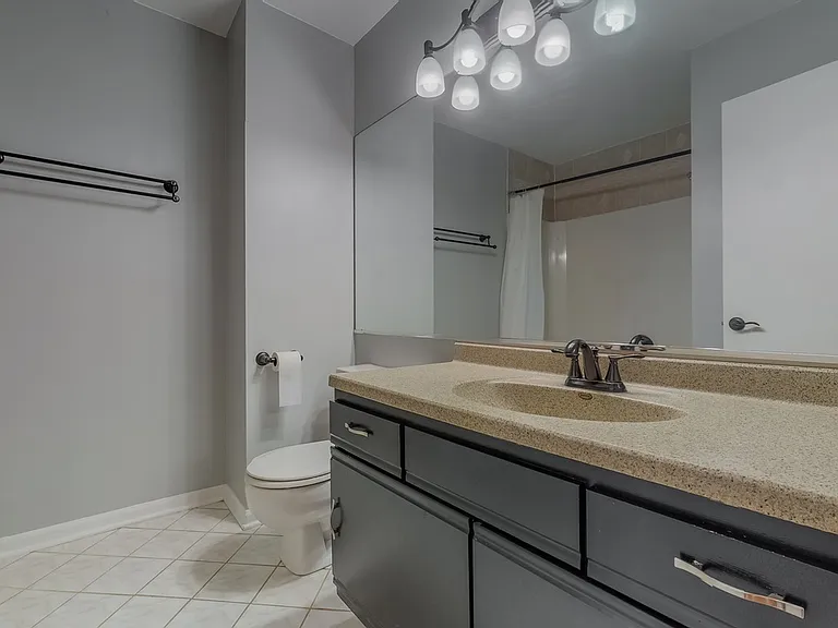 437 Thomas Jefferson Ct — Photo 12