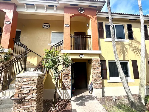 930 NE 33rd Ter #203 Photo 1