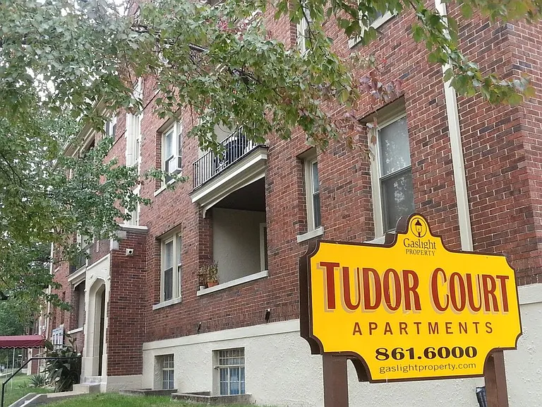 Tudor Court — Photo 80