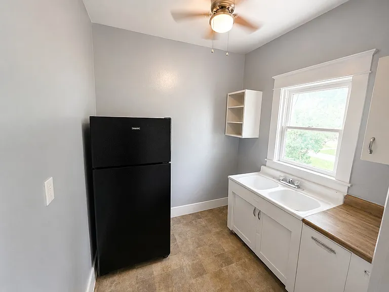 201 E Brin St #3 — Photo 3