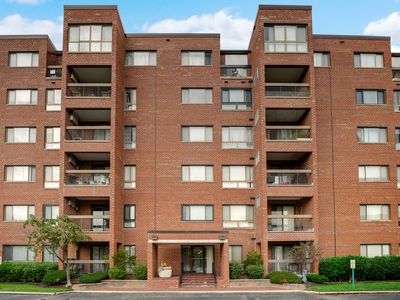 600 Naples Ct APT 106, Glenview, IL, 60025