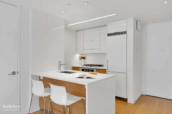 Sold by Sotheby's International Realty | media 19