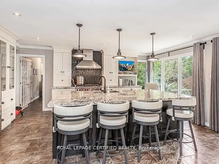 1466 Seagram Ave — Photo 10