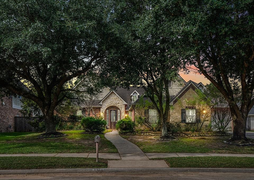 Welcome to 1451 Hatchmere Place, a desirable 1 story home with 3 car garage in the Manor section.