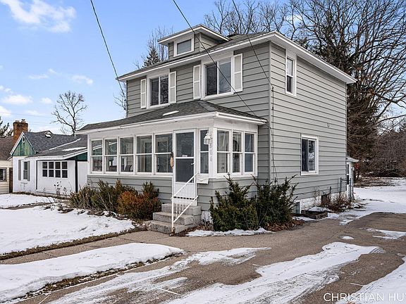 2nd image of 864 Diamond Ave NE
