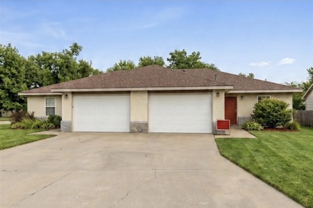 3 bed, 1340 sqft, $1,500 — Photo 3