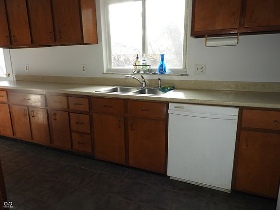 4th image of 9150 Granville Ct