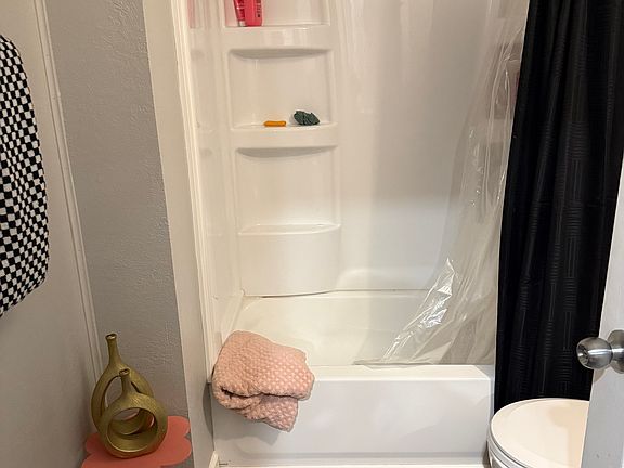 3rd image of 408 W Centennial Ave