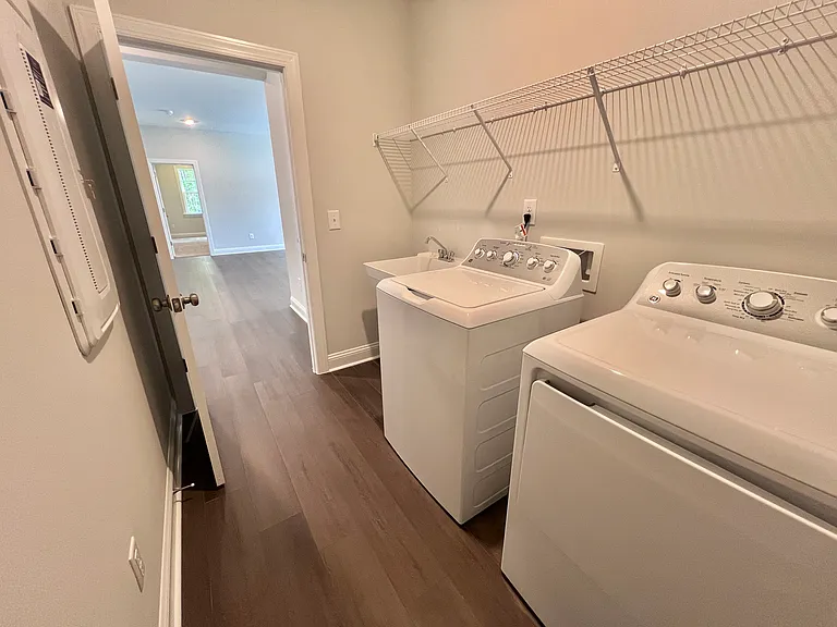 3209 Delmar Dr — Photo 33