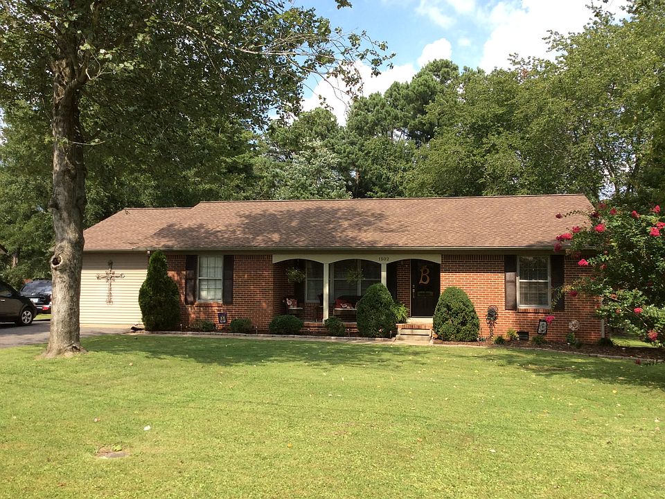 1st image of 1502 Parklane Dr