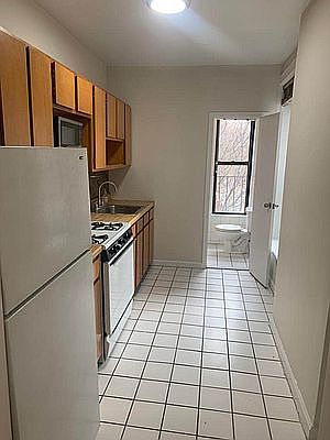 5th image of 725 9th Ave #4S