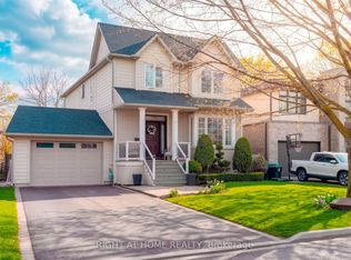 3 Dunning Cres, Toronto, ON M8W4S7