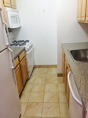 Rented by City Connections Realty | media 8