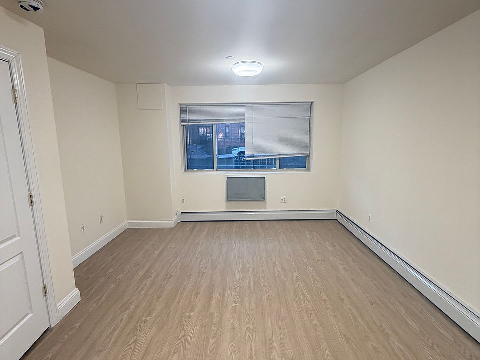 1st image of 14135 Pershing Cres APT 1
