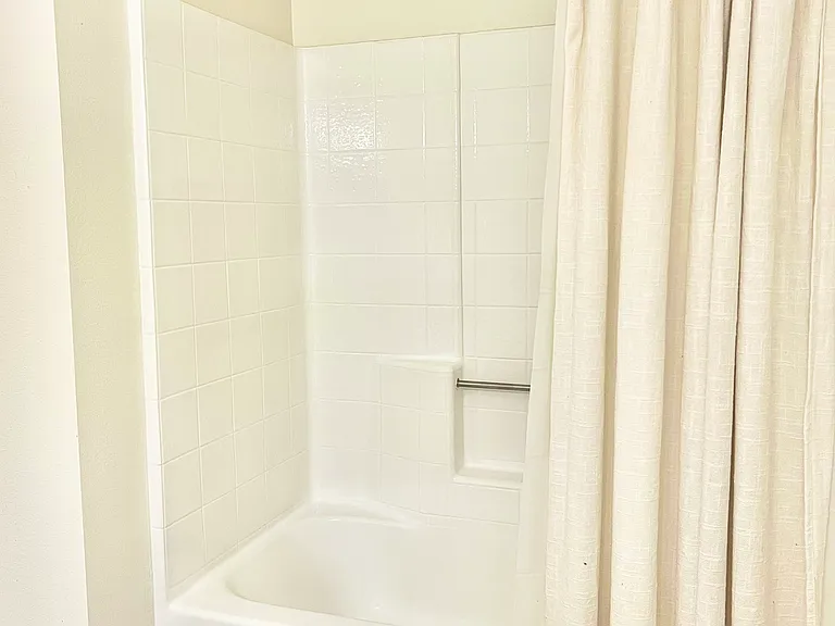 14700 Voltaire Dr — Photo 18
