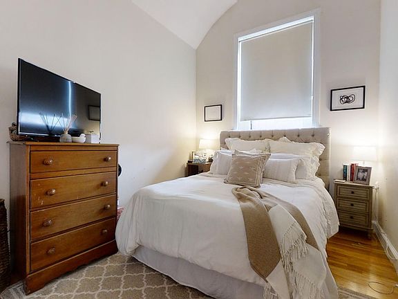 3rd image of 328 Dartmouth St #0