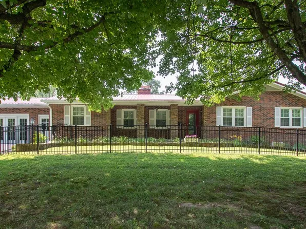 468 Heritage Dr, Bristol, VA 24201