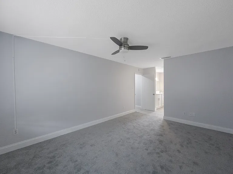200 Westwood Ter N #122 — Photo 10