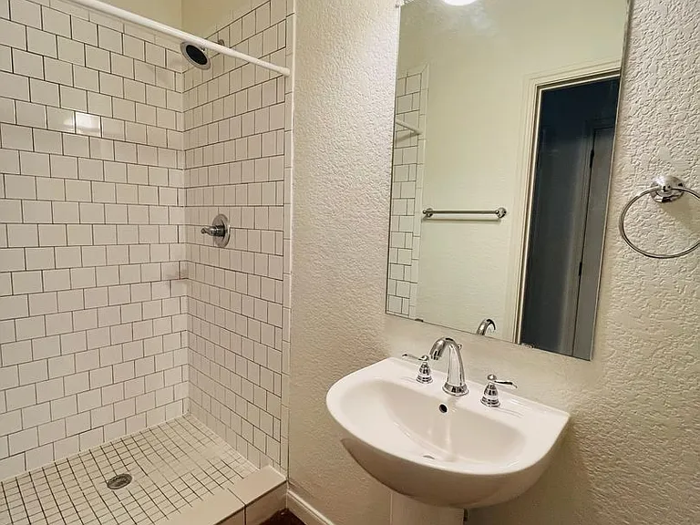 2801 Sandage Ave — Photo 8
