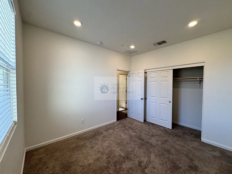 7216 E University Ave — Photo 7