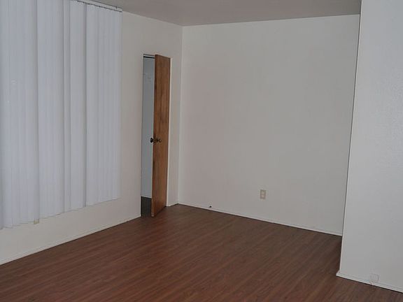 5th image of 2206 9th Ave